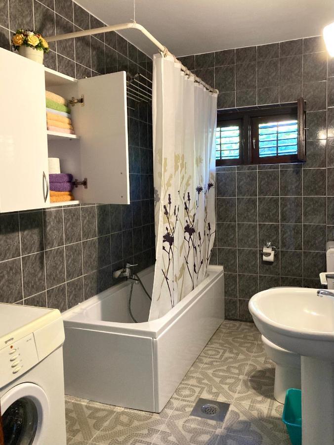 Apartman Carmak Ulcinj Exteriör bild